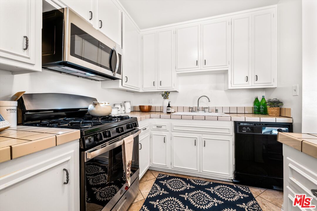 1722 Brockton Ave Unit: 11