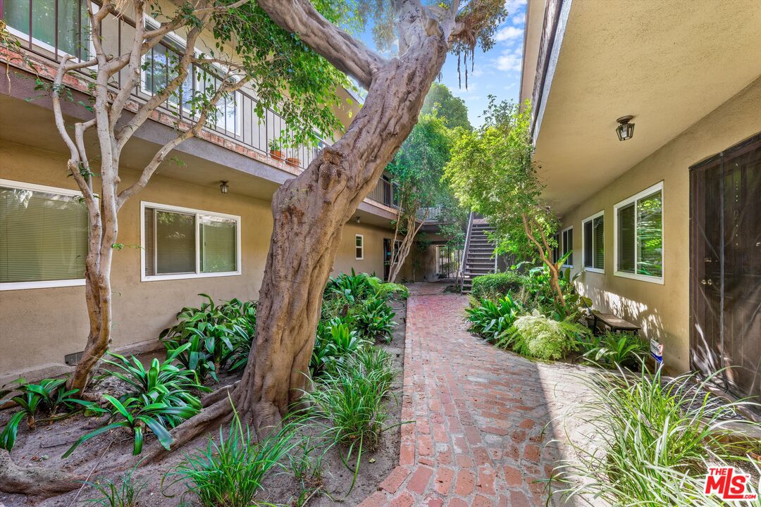 1722 Brockton Ave Unit: 11