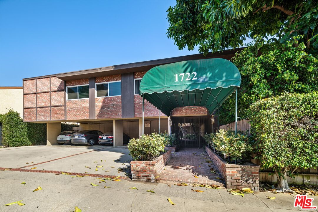 1722 Brockton Ave Unit: 11