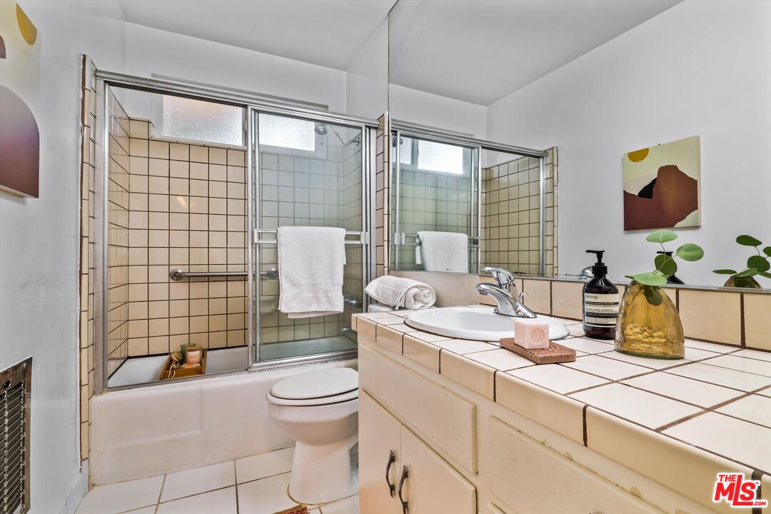 1722 Brockton Ave Unit: 11