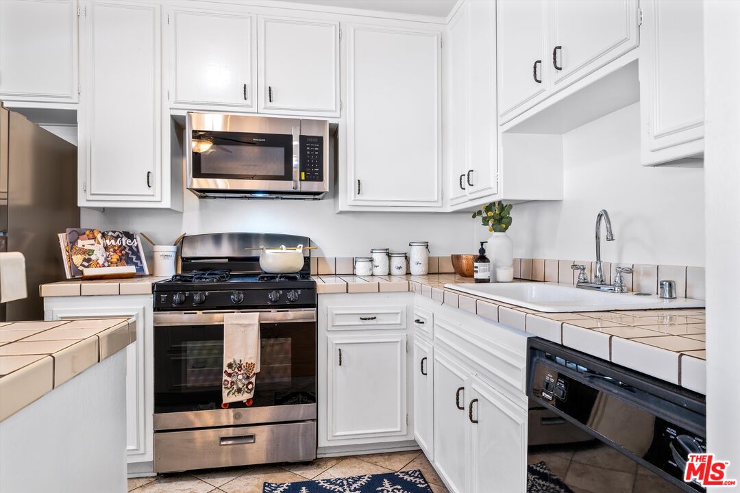 1722 Brockton Ave Unit: 11