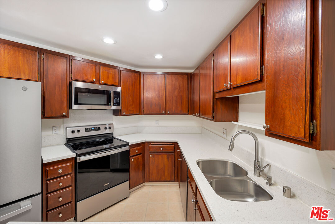 4260 Via Arbolada Unit: 123