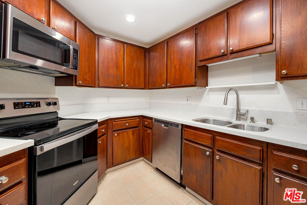 4260 Via Arbolada Unit: 123