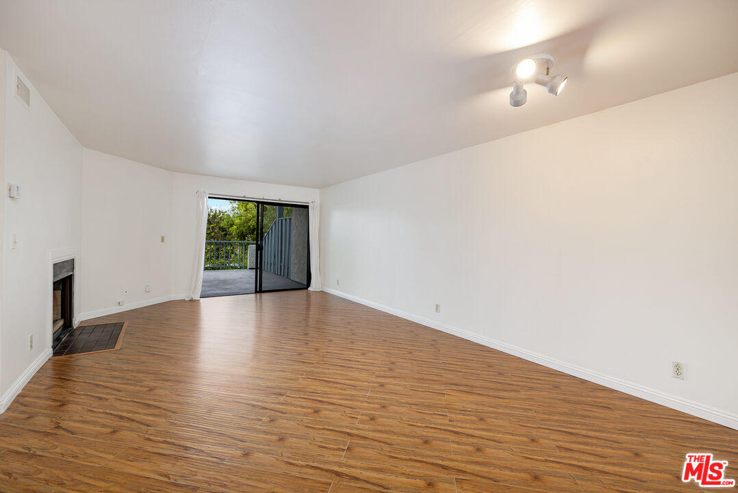 4260 Via Arbolada Unit: 123