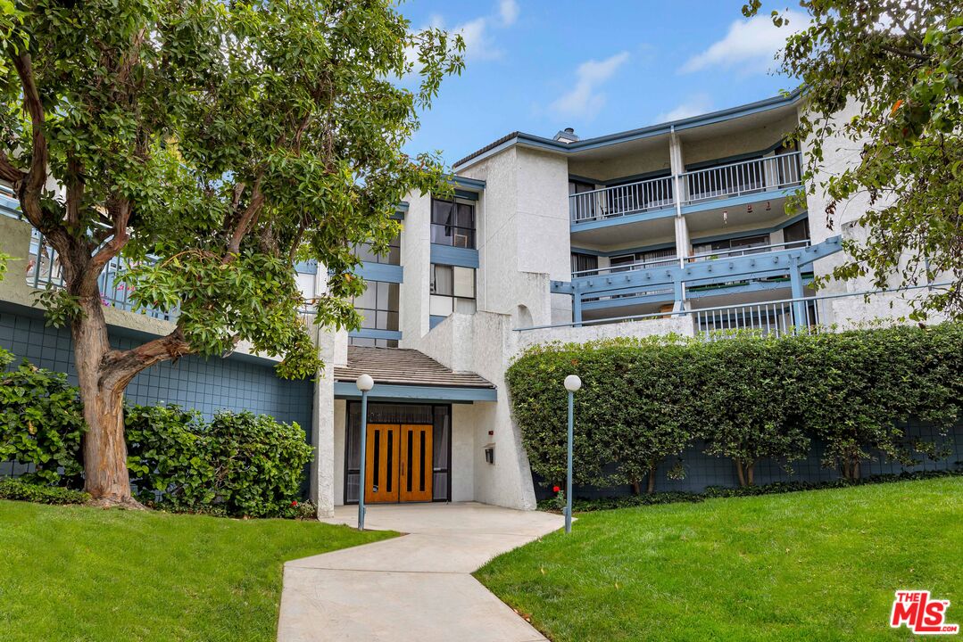 4260 Via Arbolada Unit: 123