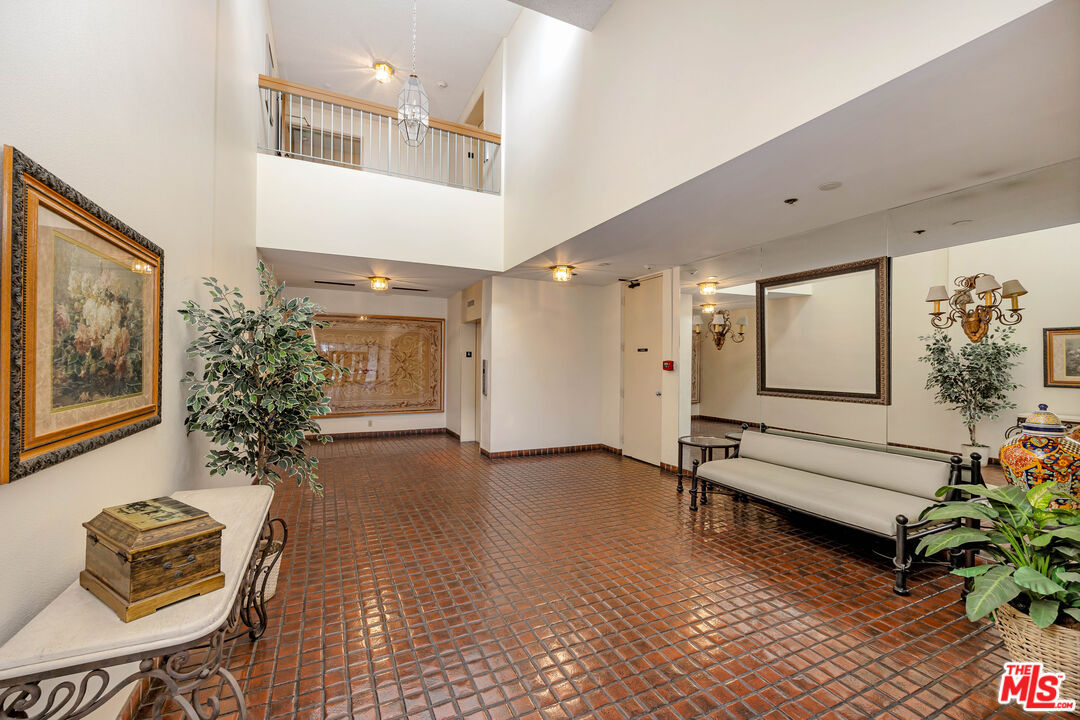 4260 Via Arbolada Unit: 123