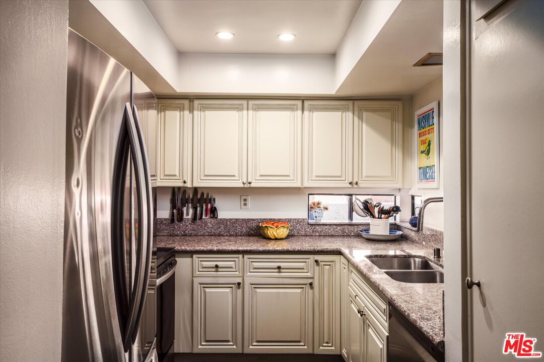 400 N Louise St Unit: 105