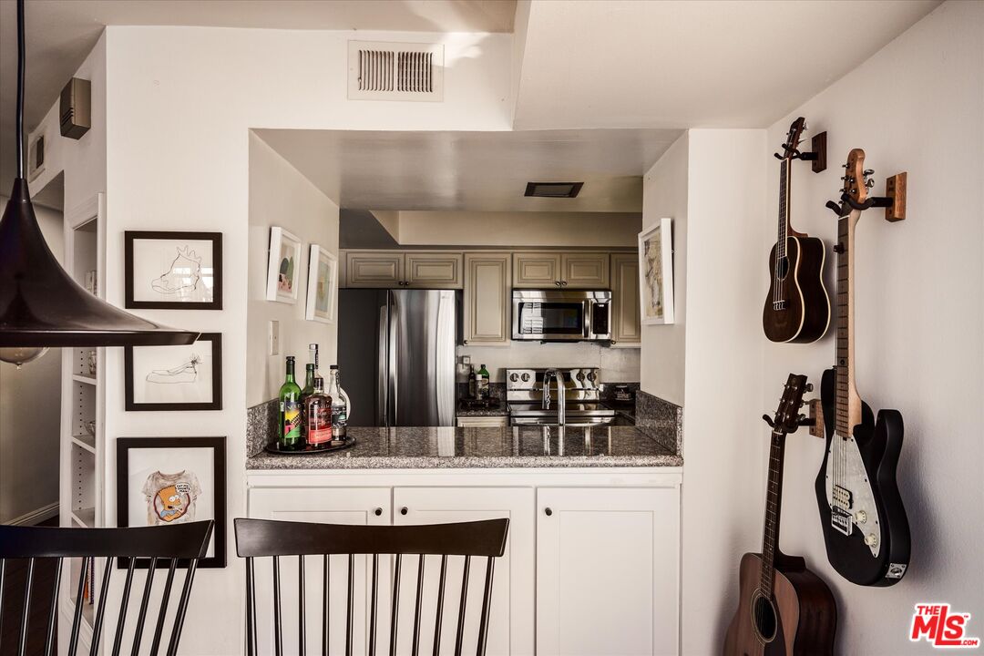 400 N Louise St Unit: 105