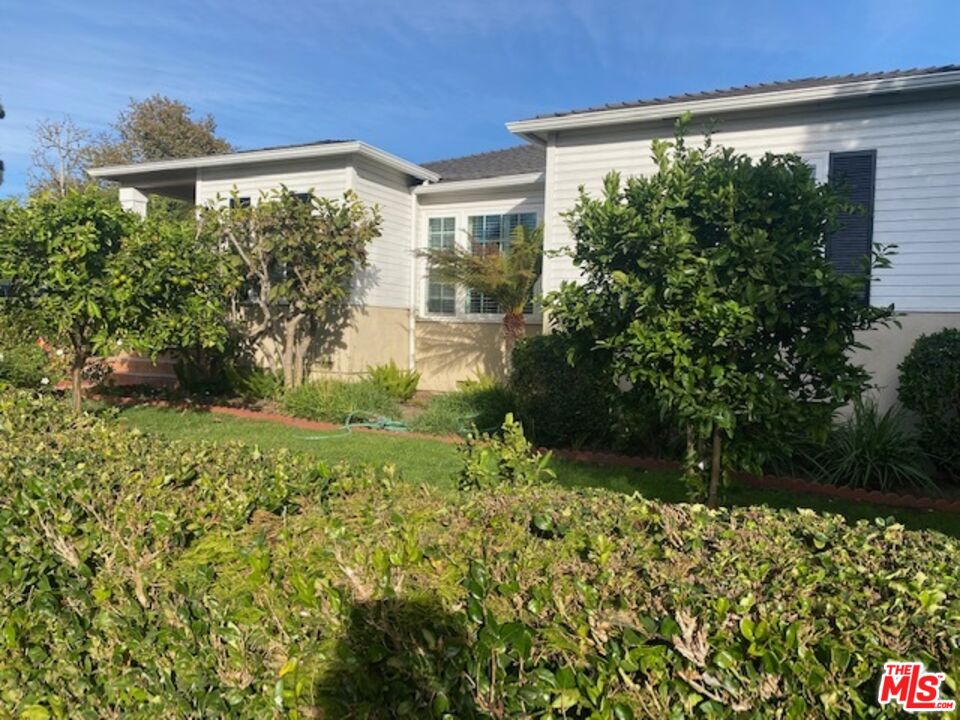 268 N Bowling Green Way