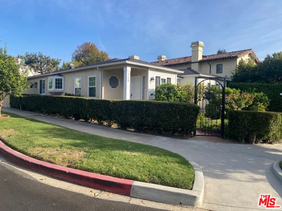 268 N Bowling Green Way