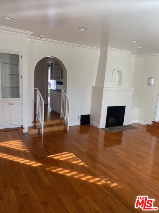 268 N Bowling Green Way