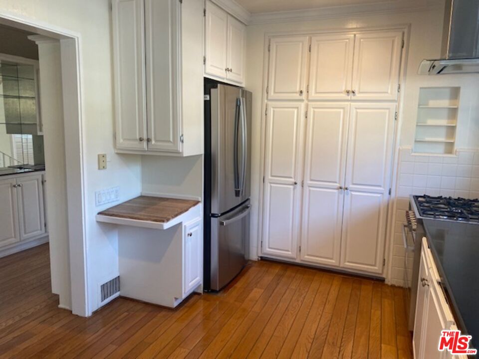 268 N Bowling Green Way