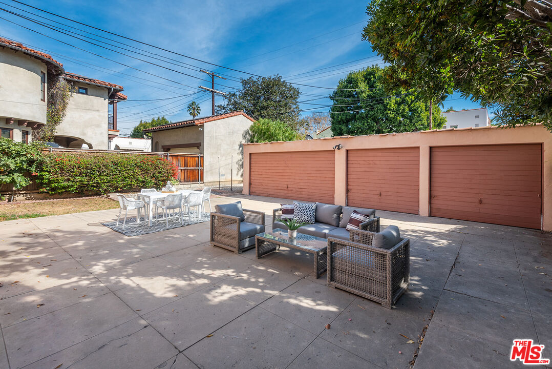 1112 S Point View St