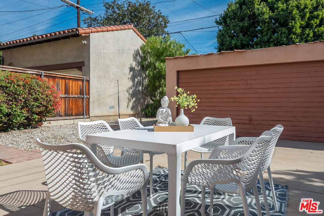 1112 S Point View St