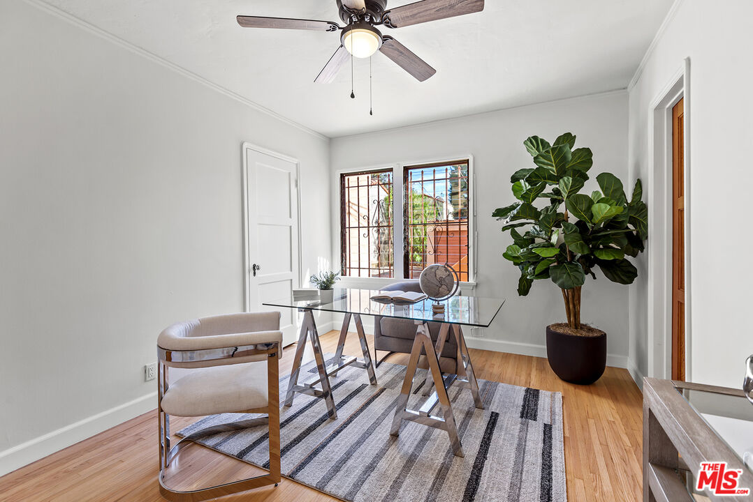 1112 S Point View St