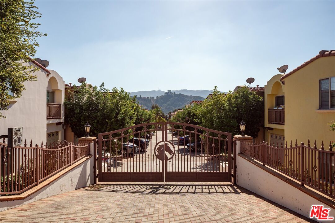 6924 Valmont St Unit: 10