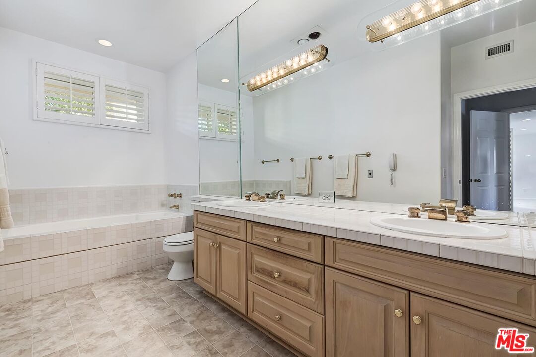 14290 Dickens St Unit: 303