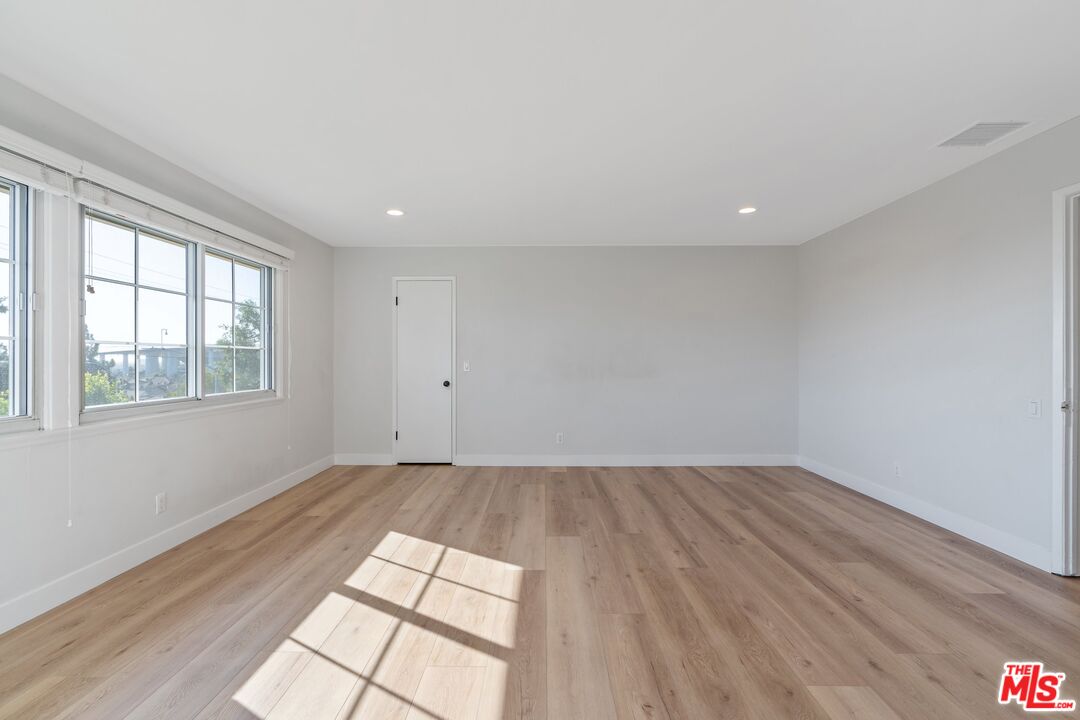 3500 W Manchester Blvd Unit: 319