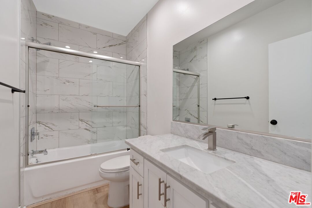 3500 W Manchester Blvd Unit: 319