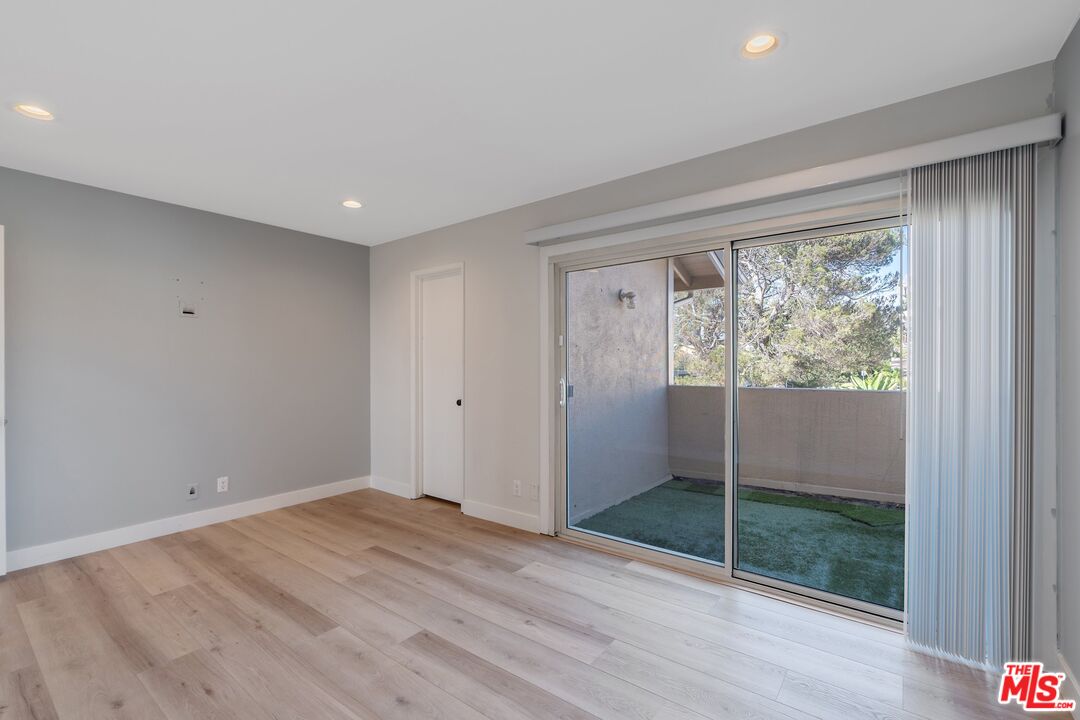 3500 W Manchester Blvd Unit: 319