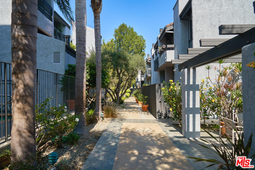 1937 S Beverly Glen Blvd Unit: 46