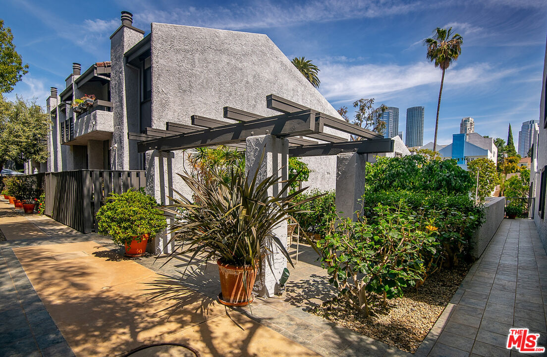 1937 S Beverly Glen Blvd Unit: 46
