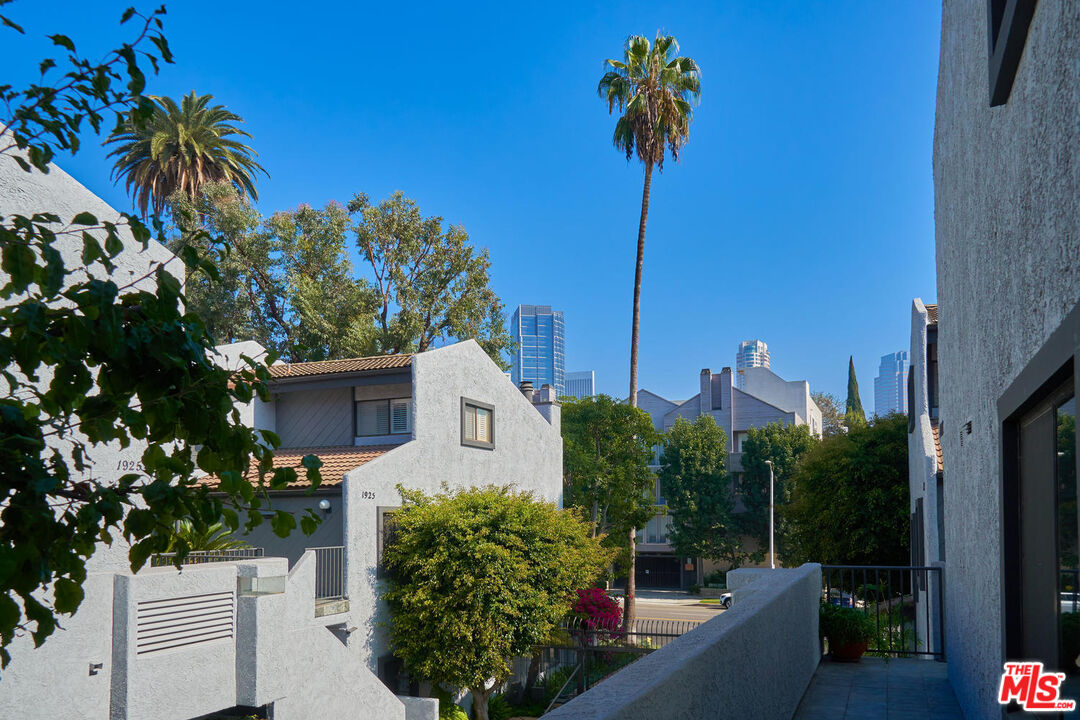 1937 S Beverly Glen Blvd Unit: 46