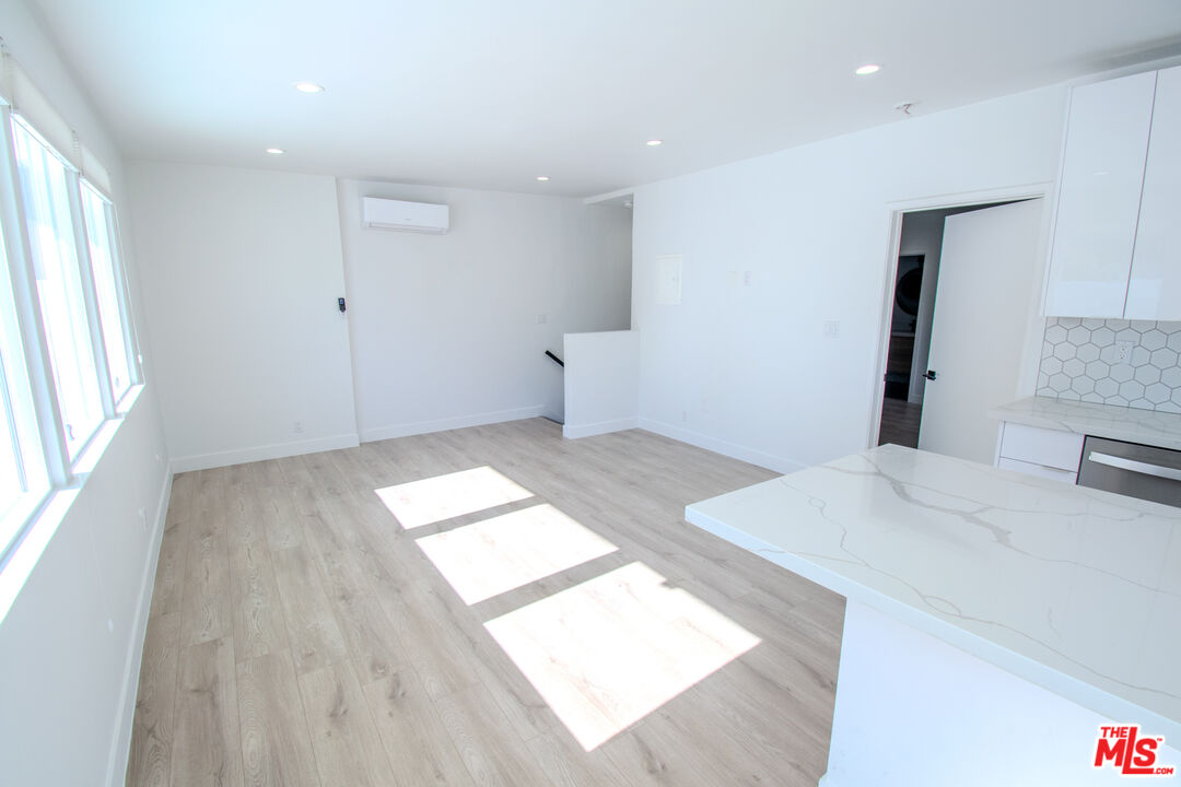 9035 Dicks St Unit: 1/2