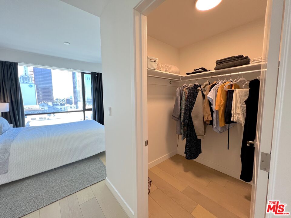 400 S Broadway Unit: 1807