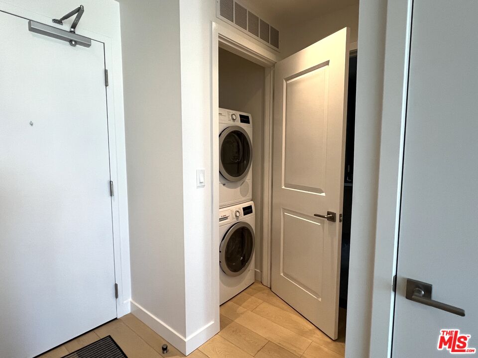 400 S Broadway Unit: 1807