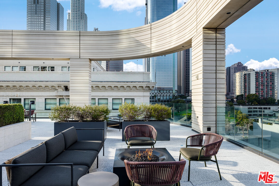 400 S Broadway Unit: 1807