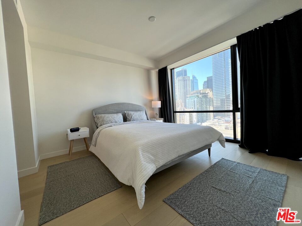 400 S Broadway Unit: 1807