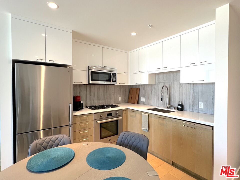 400 S Broadway Unit: 1807