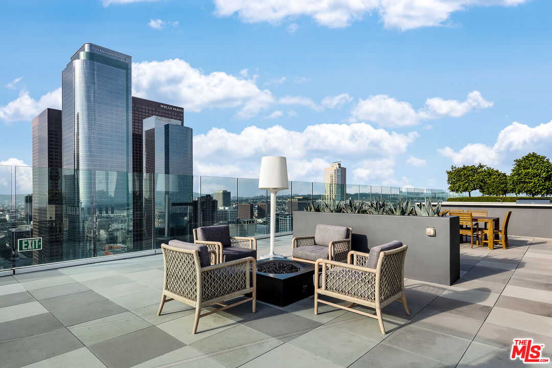 400 S Broadway Unit: 1807