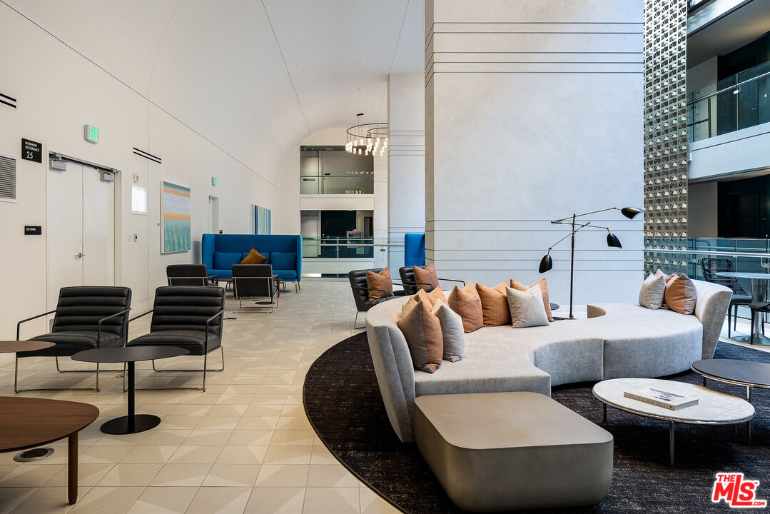 400 S Broadway Unit: 1807