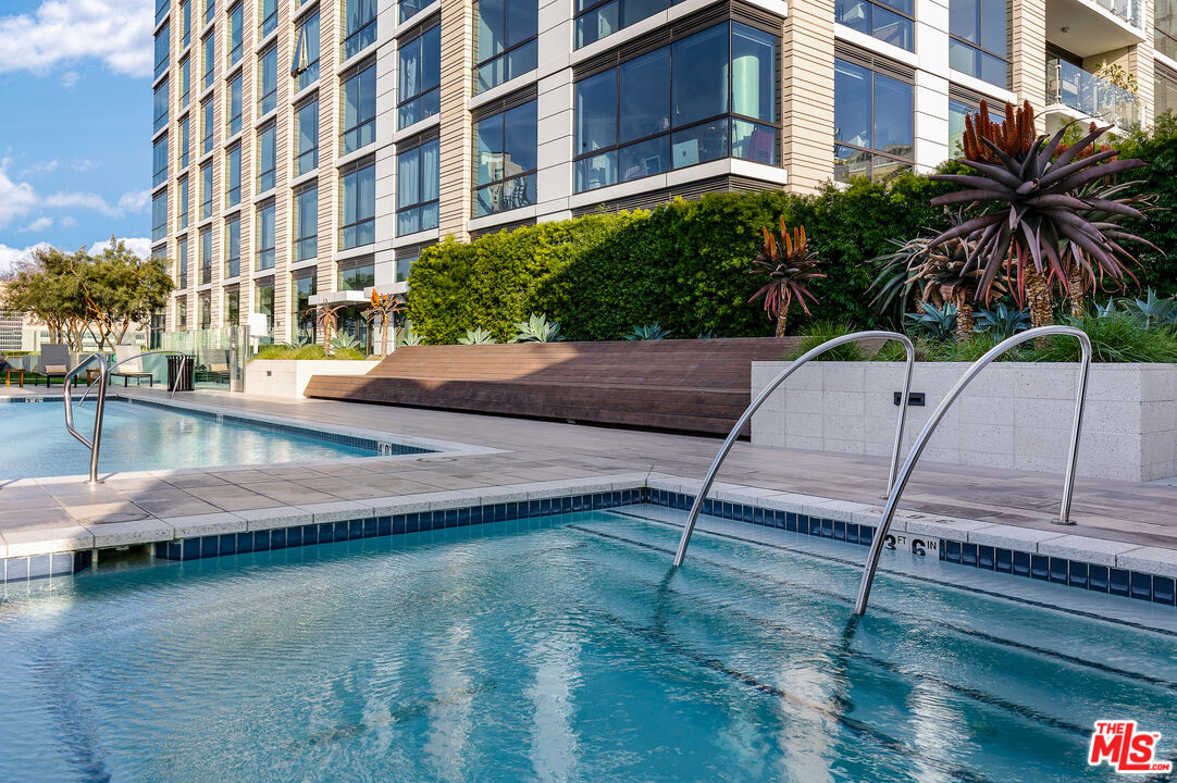 400 S Broadway Unit: 1807