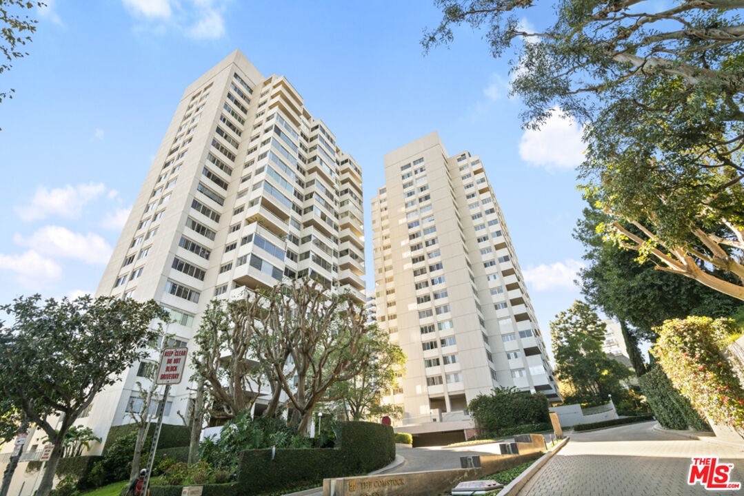 865 Comstock Ave Unit: 10D/E