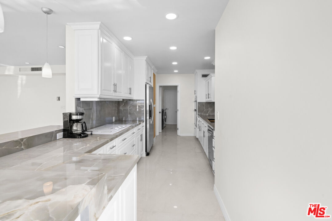 865 Comstock Ave Unit: 10D/E