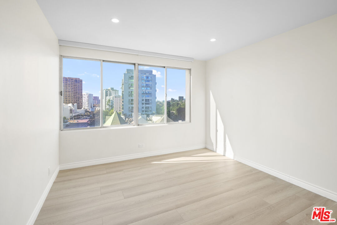 865 Comstock Ave Unit: 10D/E