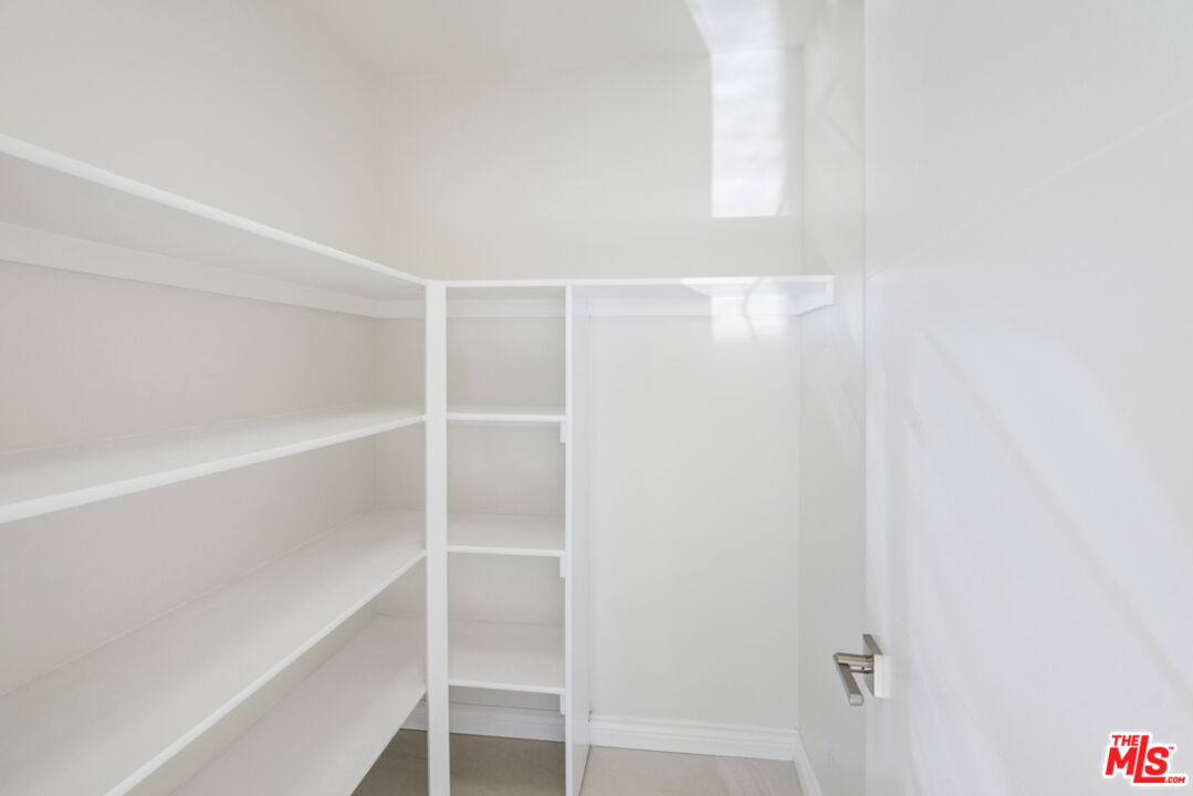 865 Comstock Ave Unit: 10D/E