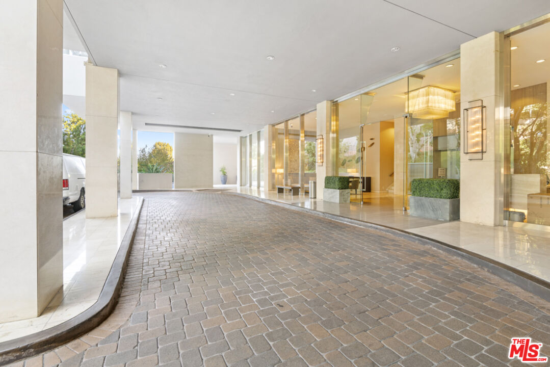 865 Comstock Ave Unit: 10D/E