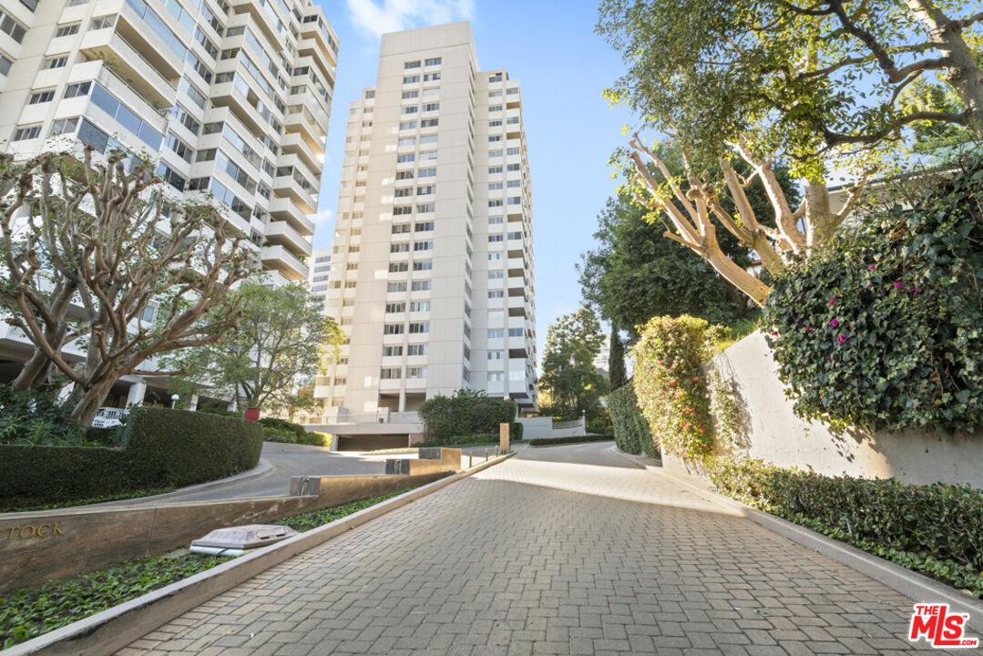 865 Comstock Ave Unit: 10D/E