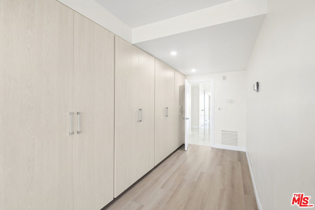 865 Comstock Ave Unit: 10D/E