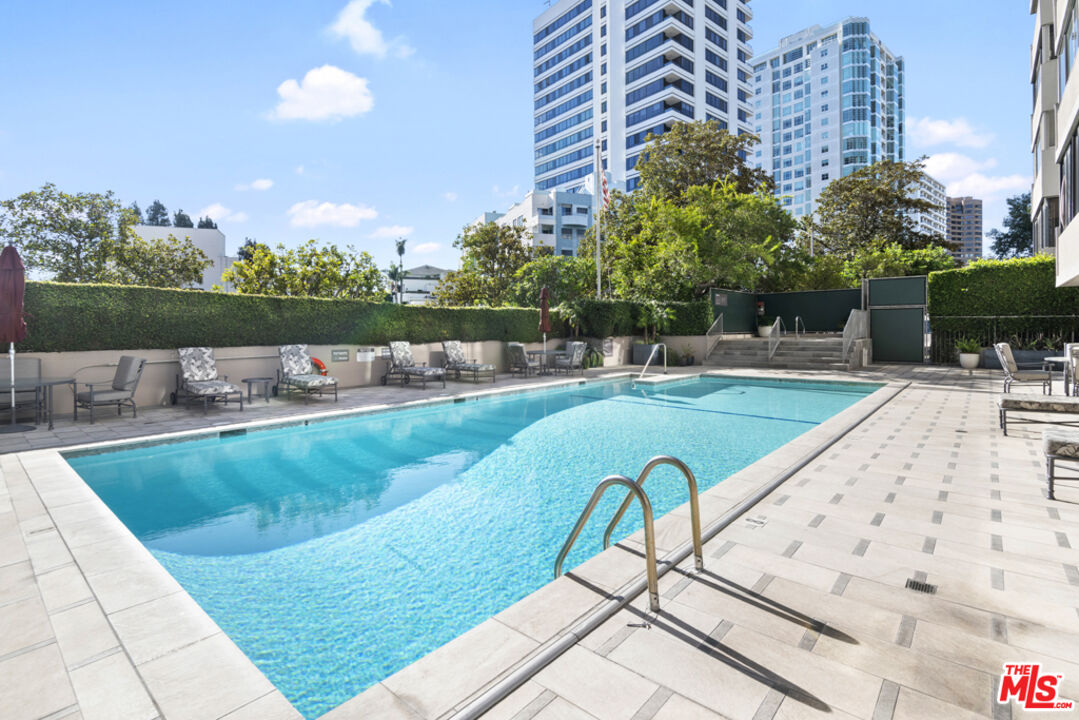 865 Comstock Ave Unit: 10D/E