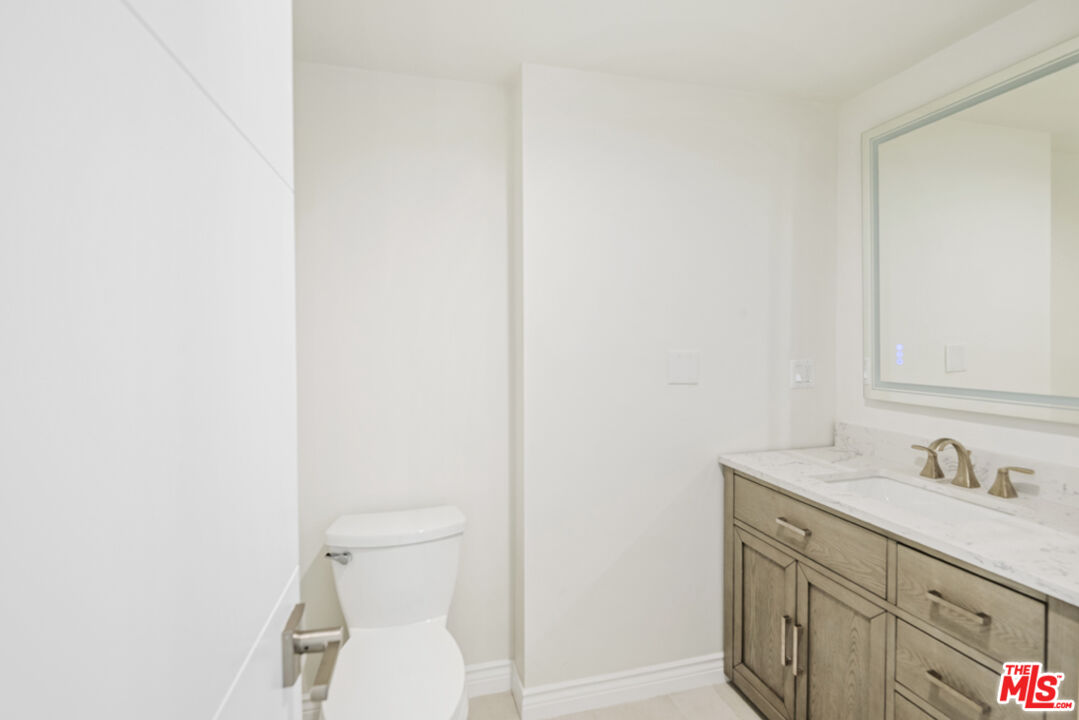 865 Comstock Ave Unit: 10D/E