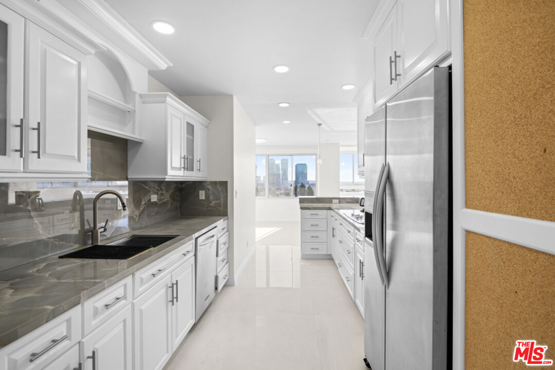 865 Comstock Ave Unit: 10D/E