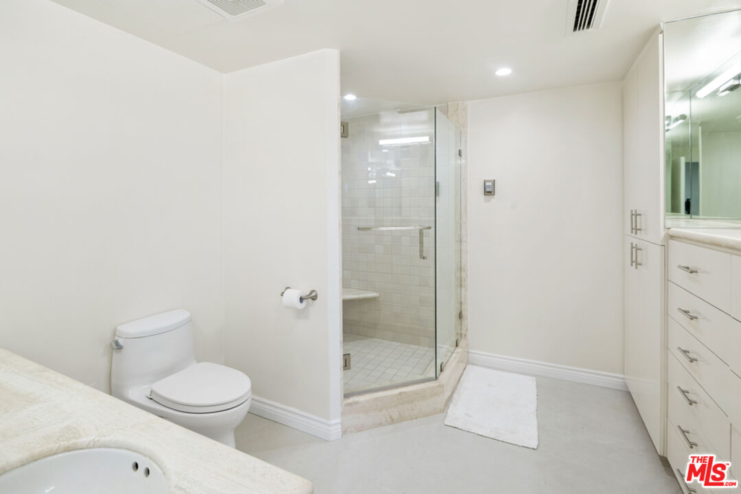 865 Comstock Ave Unit: 10D/E