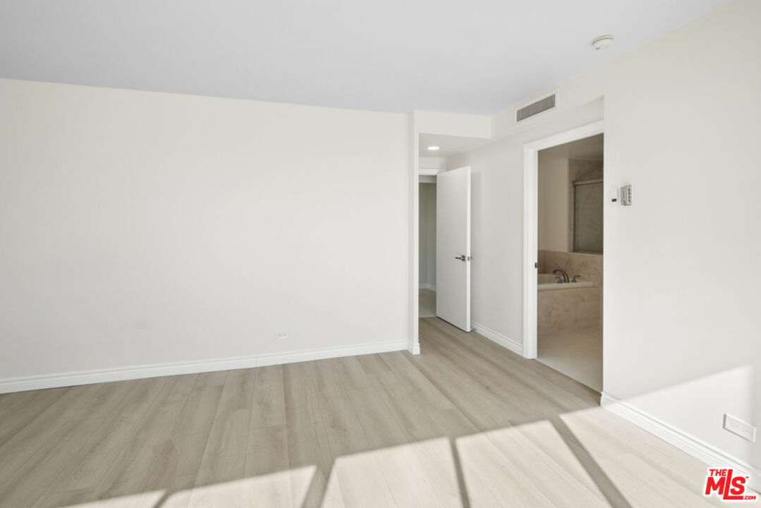 865 Comstock Ave Unit: 10D/E