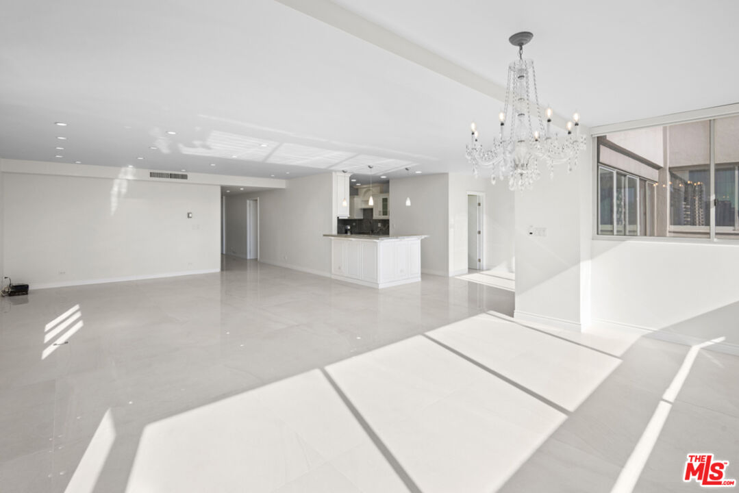 865 Comstock Ave Unit: 10D/E