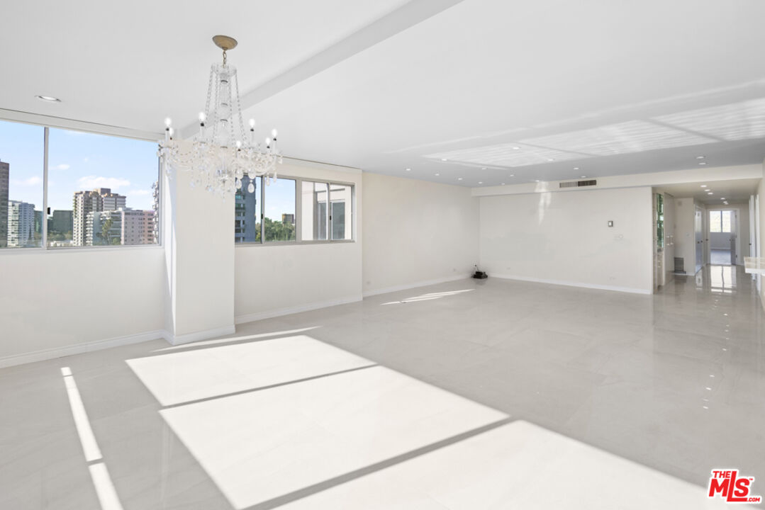 865 Comstock Ave Unit: 10D/E